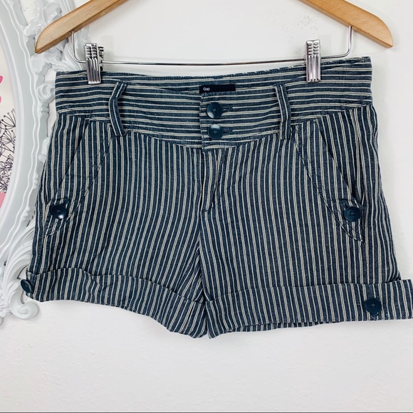 GAP Pants - Gap / Blue White Cuffed Shorts